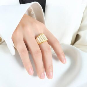 Elegant Waterproof Gold Shell Stripe Ring