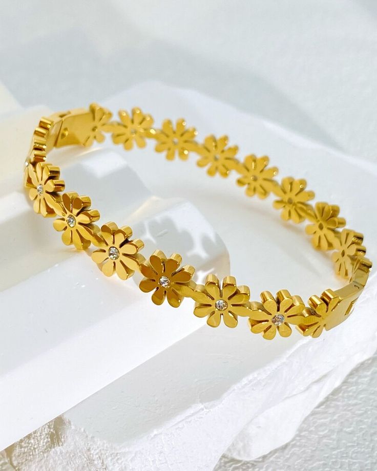 viral daisy adjustable stone bangle viral daisy adjustable stone bangle